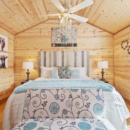 Charming Casita Right On Main St! 호텔 프레드릭스버그 외부 사진