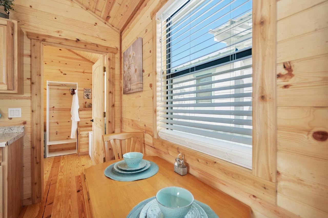 Charming Casita Right On Main St! 호텔 프레드릭스버그 외부 사진
