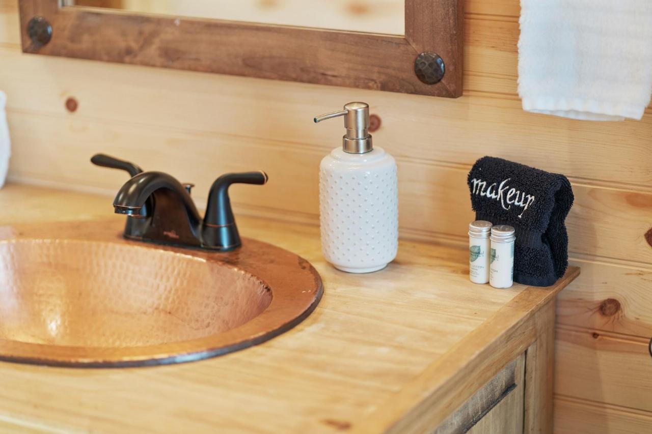 Charming Casita Right On Main St! 호텔 프레드릭스버그 외부 사진