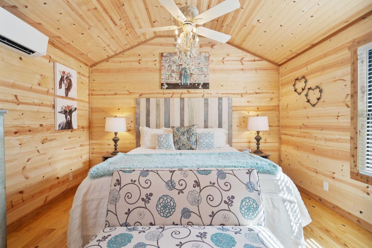 Charming Casita Right On Main St! 호텔 프레드릭스버그 외부 사진
