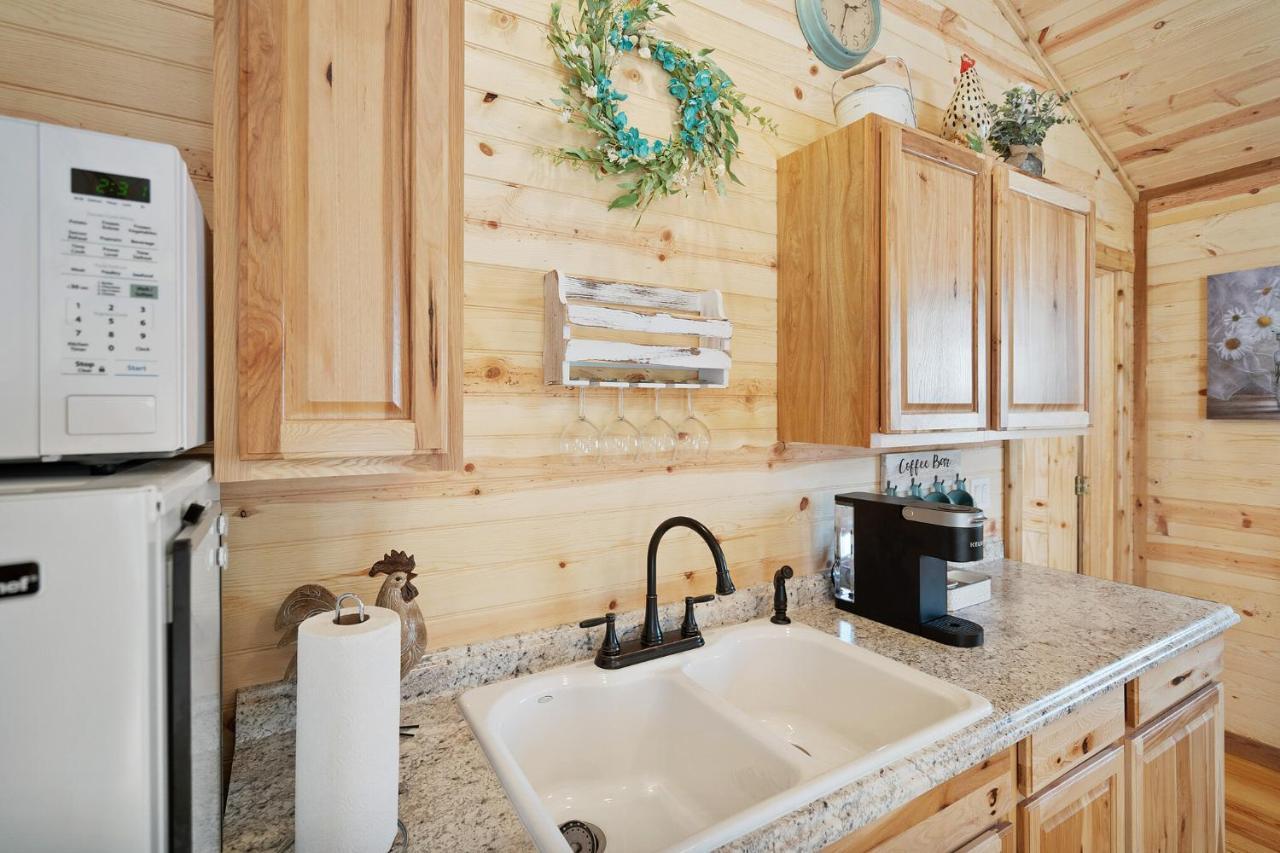 Charming Casita Right On Main St! 호텔 프레드릭스버그 외부 사진