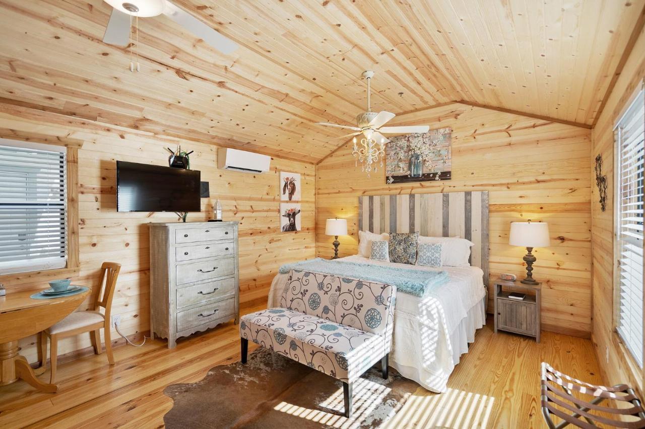 Charming Casita Right On Main St! 호텔 프레드릭스버그 외부 사진