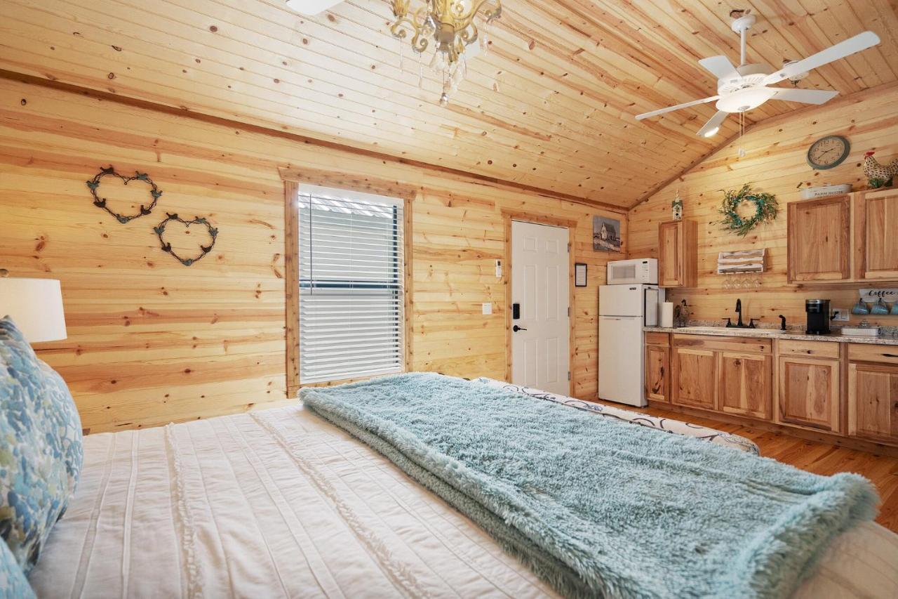 Charming Casita Right On Main St! 호텔 프레드릭스버그 외부 사진