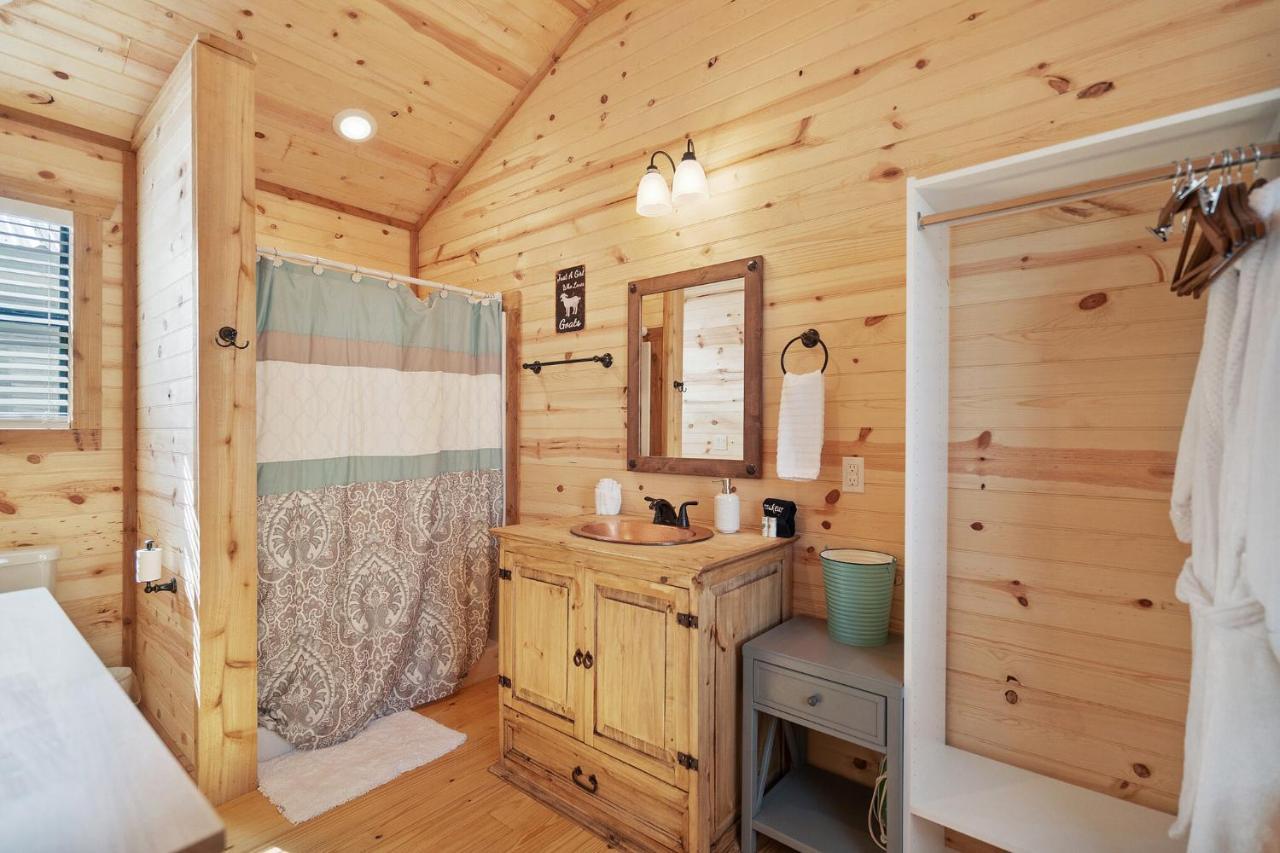 Charming Casita Right On Main St! 호텔 프레드릭스버그 외부 사진