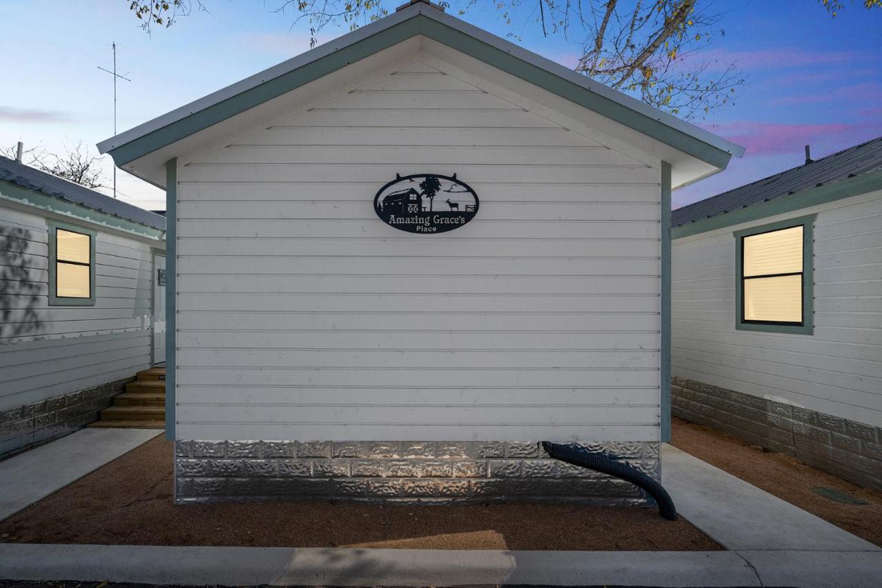 Charming Casita Right On Main St! 호텔 프레드릭스버그 외부 사진