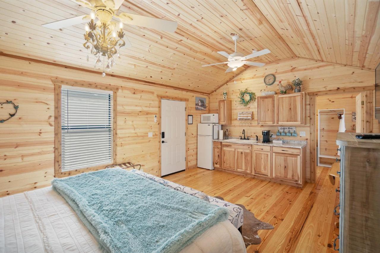 Charming Casita Right On Main St! 호텔 프레드릭스버그 외부 사진