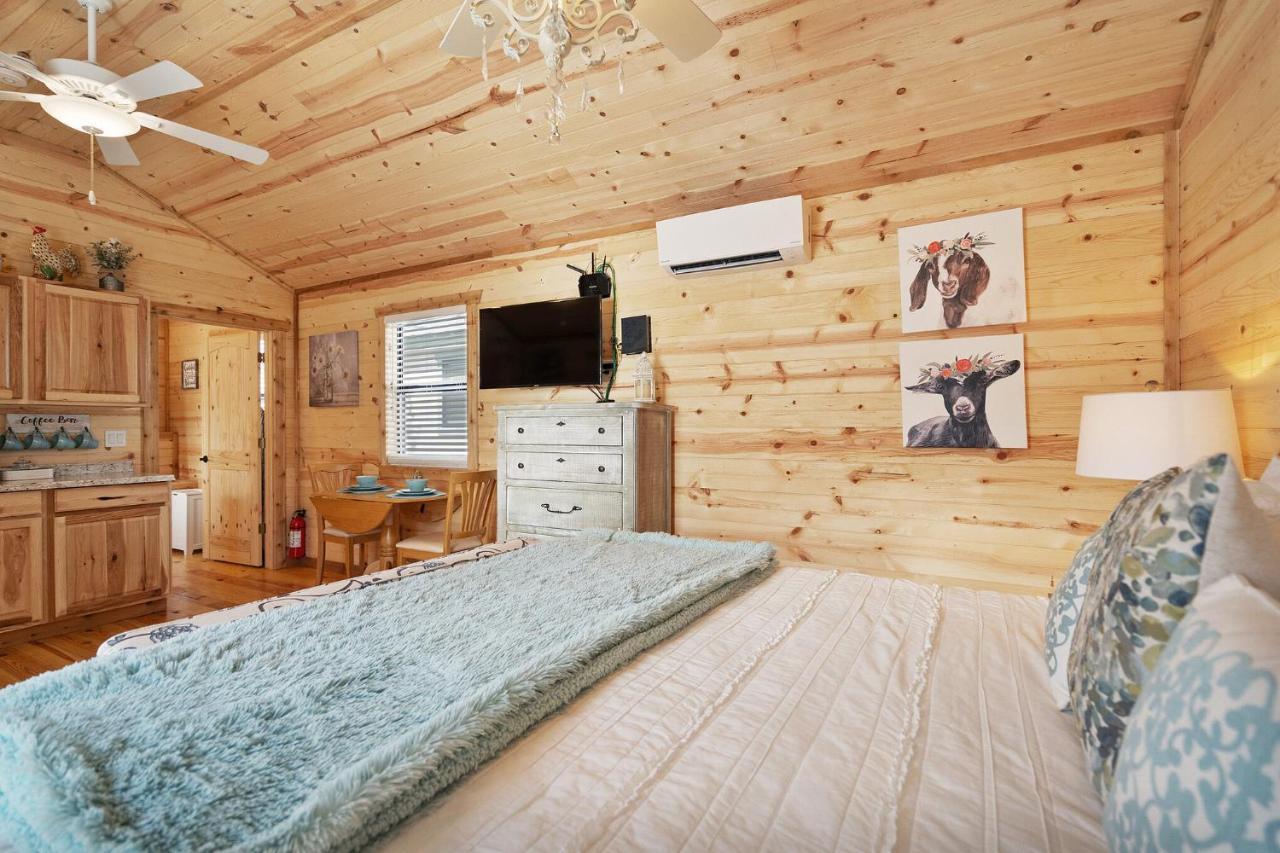 Charming Casita Right On Main St! 호텔 프레드릭스버그 외부 사진